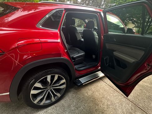 Used 2022 Volkswagen Atlas Cross Sport SEL Premium R-Line AWD/4WD image 18