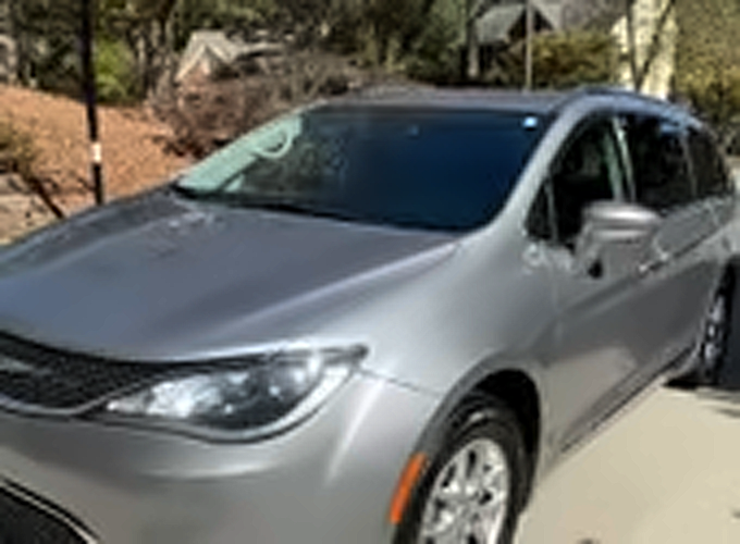 Used 2020 Chrysler Pacifica Touring-L FWD image 4