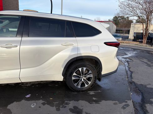 Used 2020 Toyota Highlander XLE image 5
