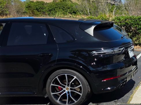 Used 2023 Porsche Cayenne GTS image 4