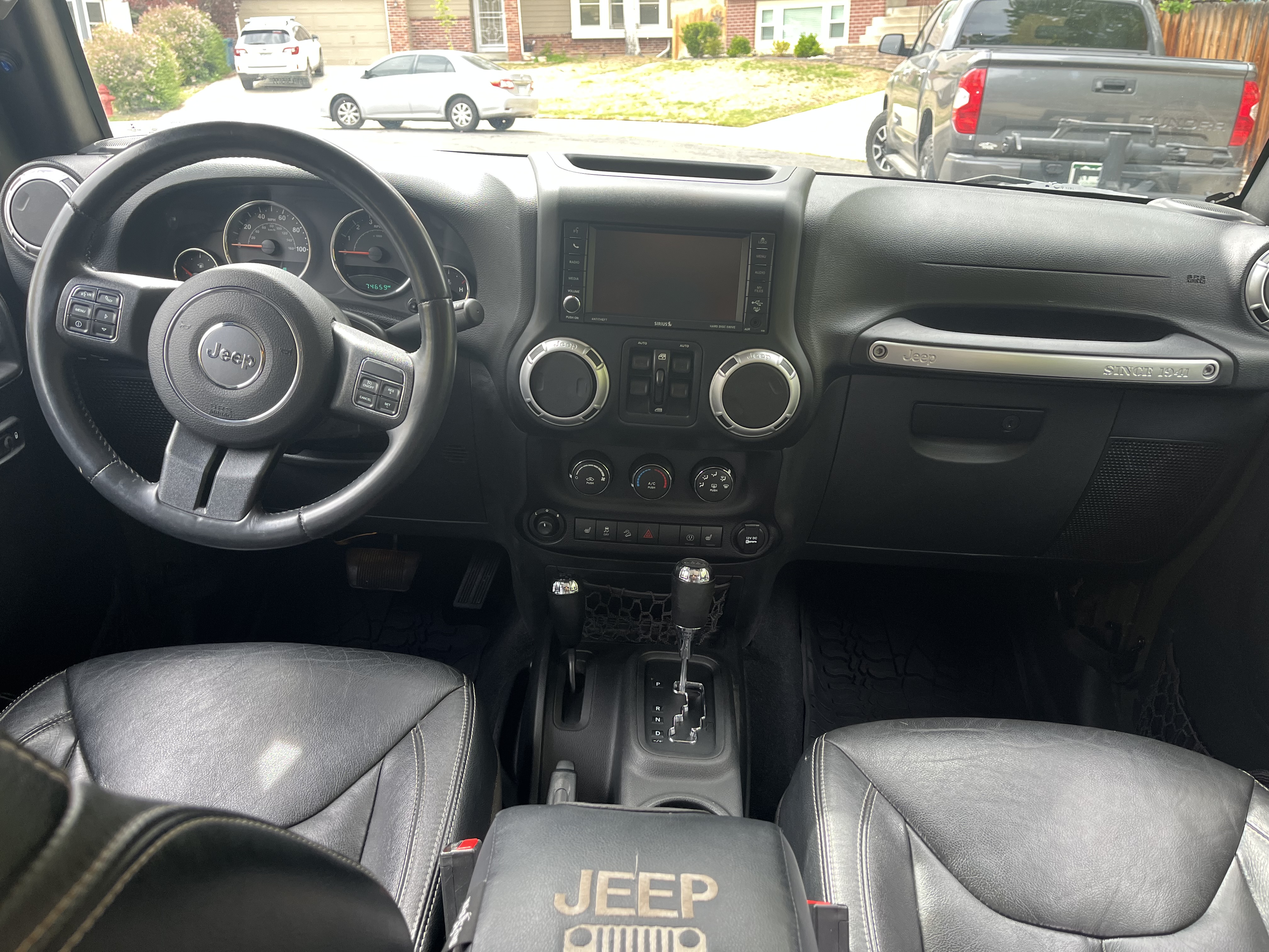 Used 2015 Jeep Wrangler Unlimited Rubicon w/ Connectivity Group AWD/4WD image 5