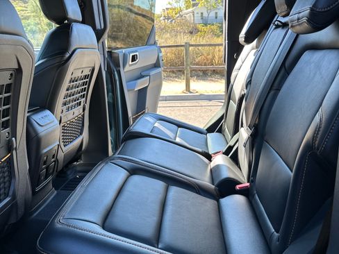 Used 2023 Ford Bronco Badlands image 13