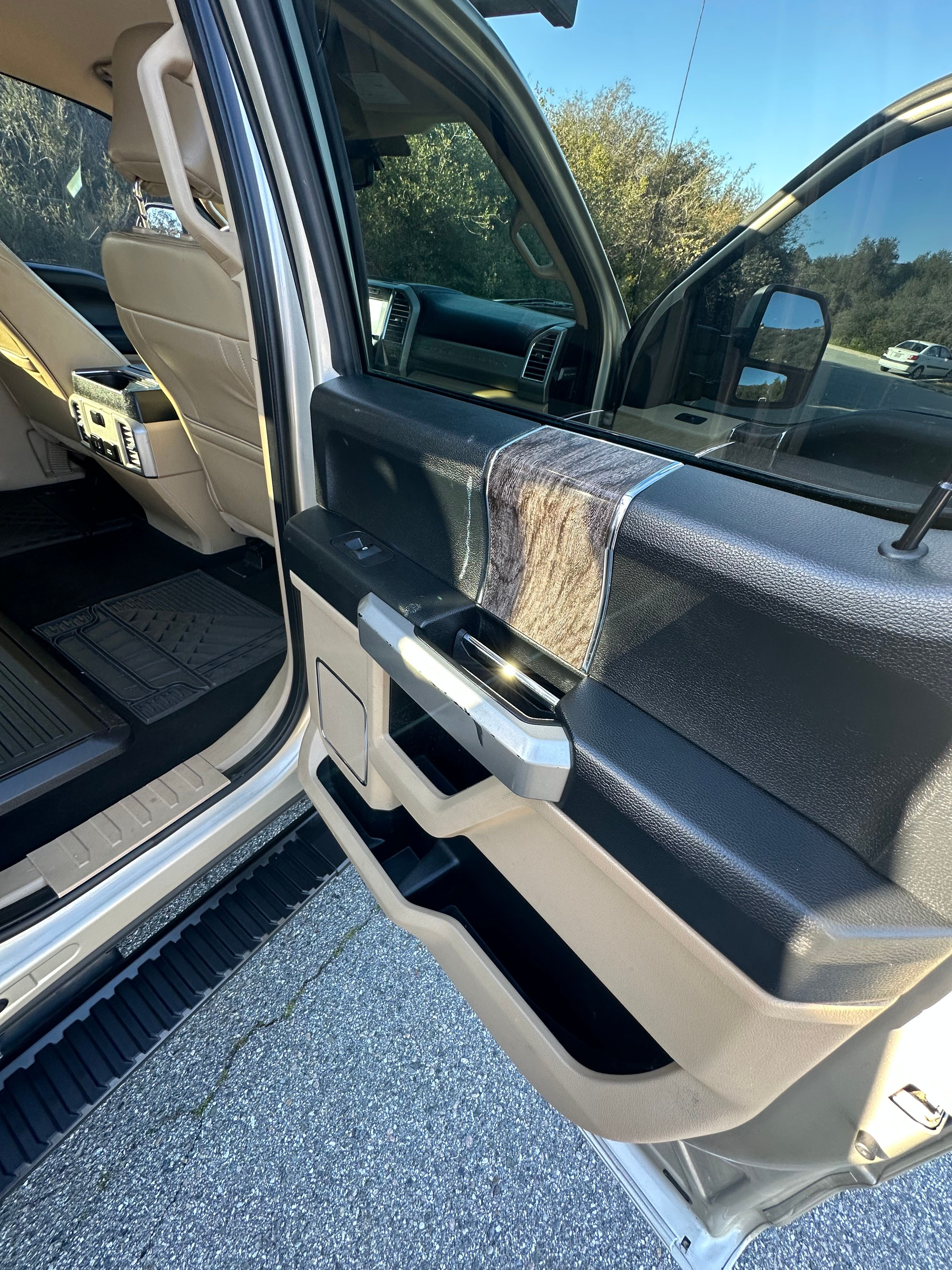 Used 2017 Ford F550 4x4 Crew Cab Super Duty image 24