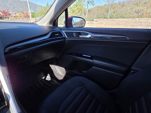 Used 2013 Ford Fusion SE image 12