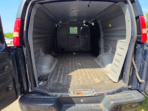 Used 2012 Chevrolet Express 2500 w/ Power Package RWD image 4