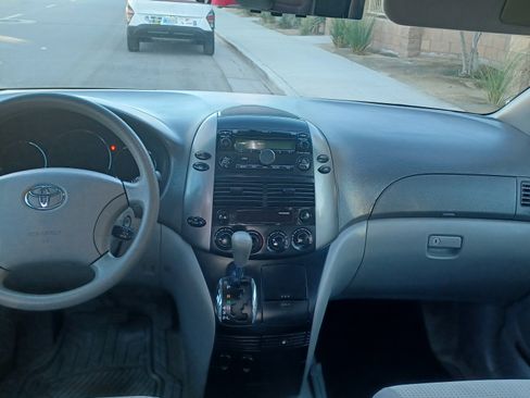 Used 2007 Toyota Sienna LE image 5