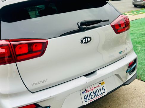 Used 2020 Kia Niro EX image 14