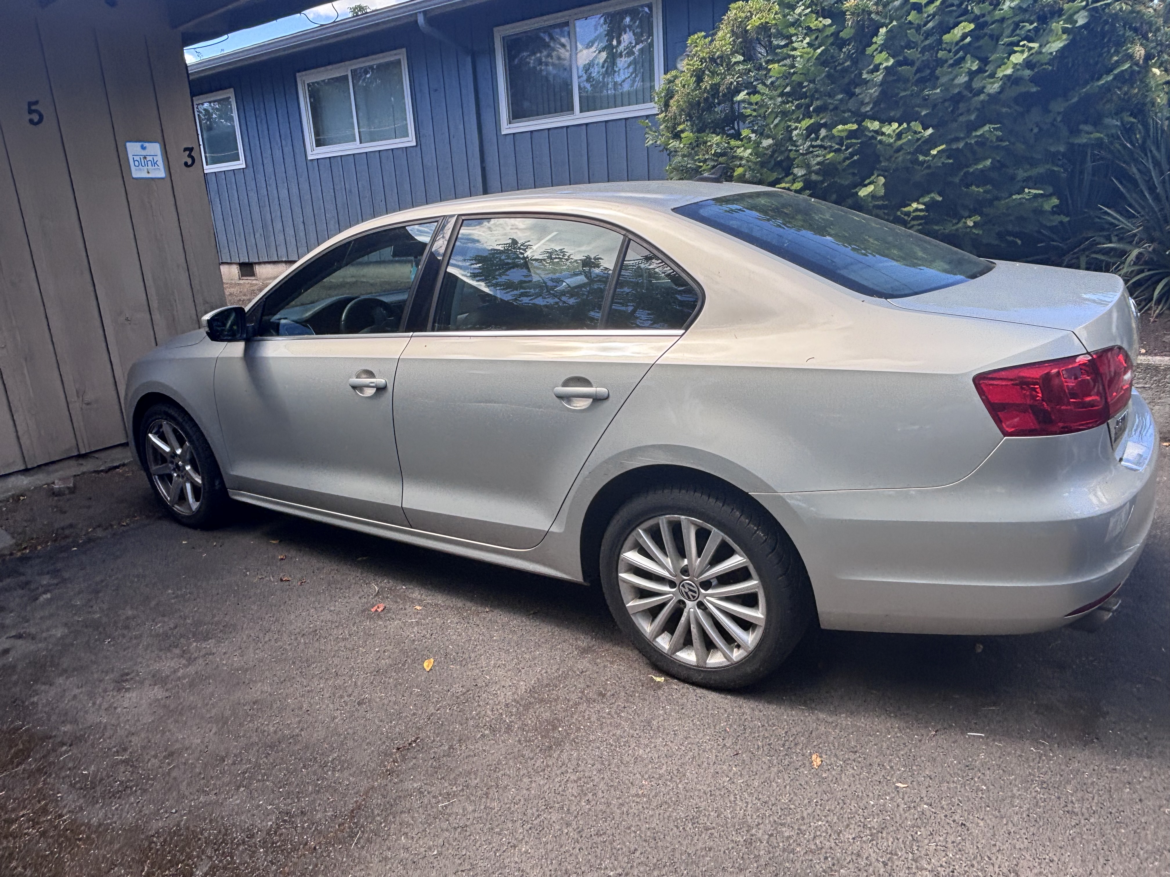 Used 2011 Volkswagen Jetta SEL FWD image 2