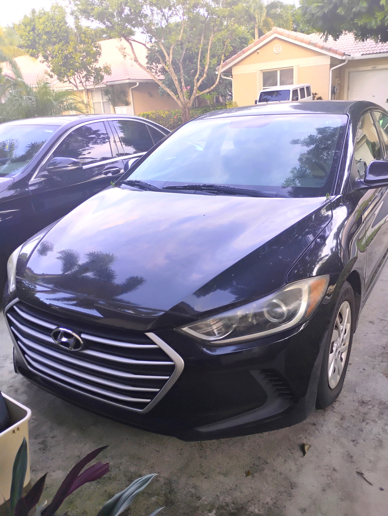 Used 2018 Hyundai Elantra SE FWD image 2