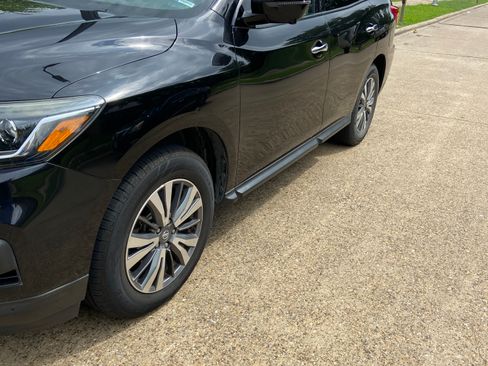 Used 2017 Nissan Pathfinder SL image 4