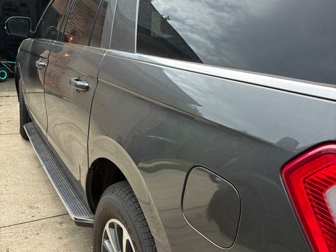 Used 2018 Ford Expedition Max XLT w/ Equipment Group 202A AWD/4WD image 5