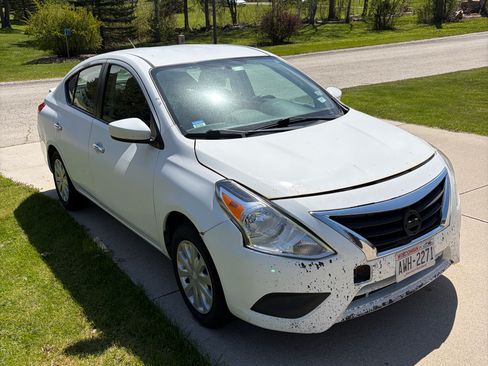 Used 2017 Nissan Versa SV FWD image 2