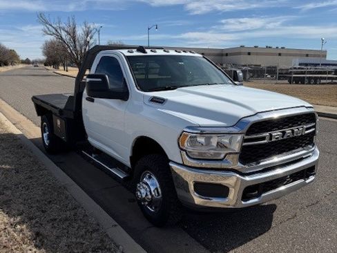 Used 2024 RAM 3500 Tradesman w/ Chrome Appearance Group image 9