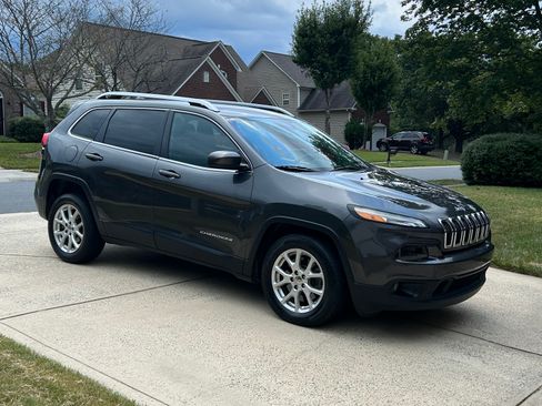 Used 2014 Jeep Cherokee Latitude w/ Comfort/Convenience Group image 4