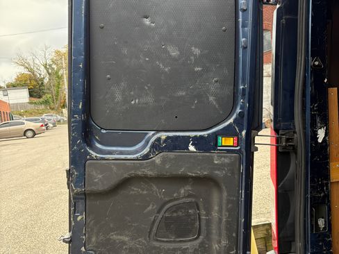 Used 2018 Ford Transit 250 130 Medium Roof image 16