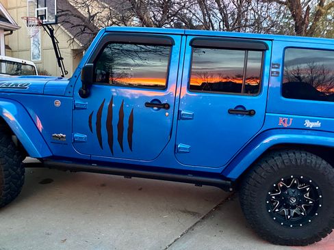 Used 2014 Jeep Wrangler Unlimited Sahara image 11