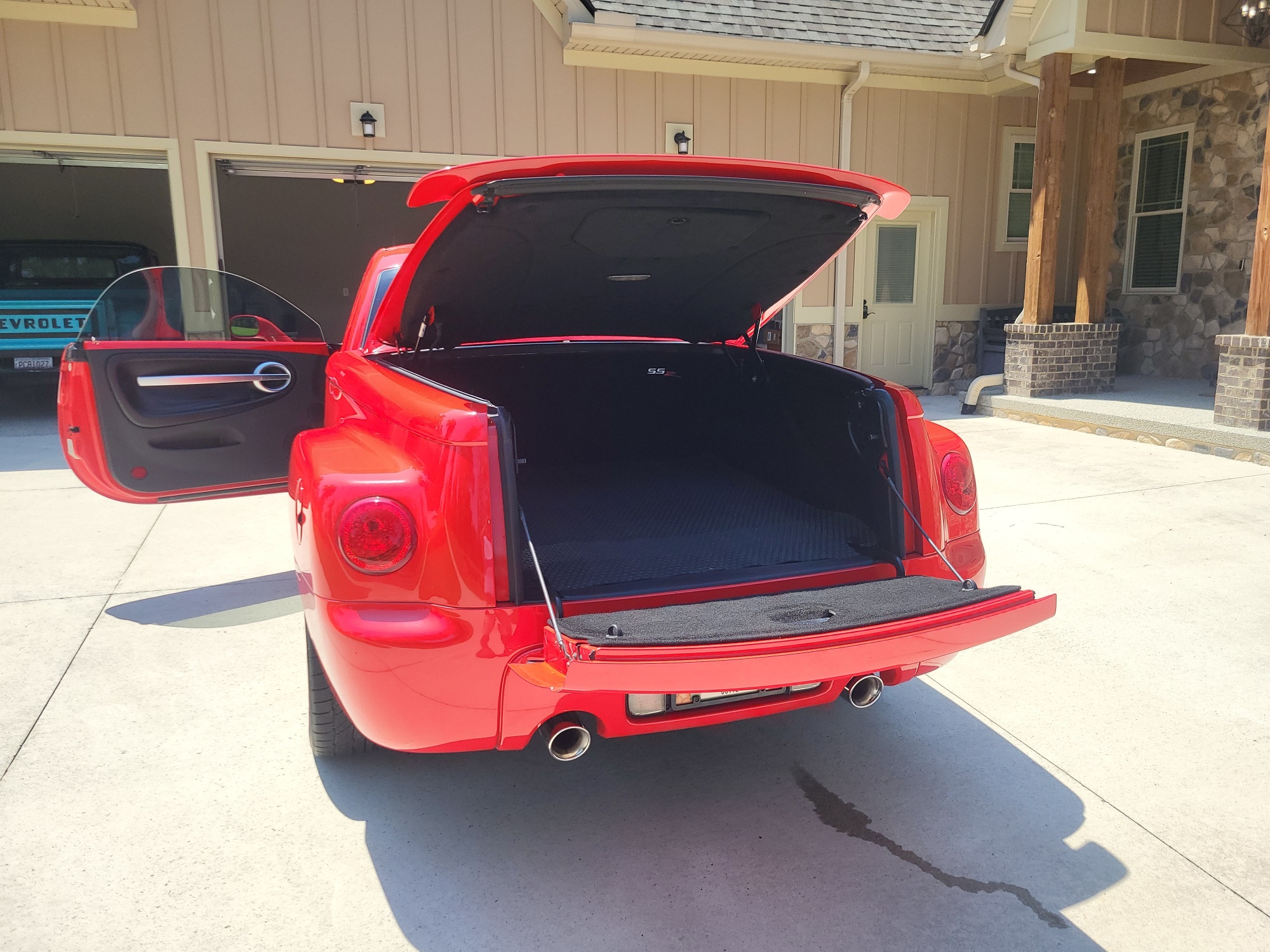 Used 2004 Chevrolet SSR w/ Preferred Equipment Group RWD image 13