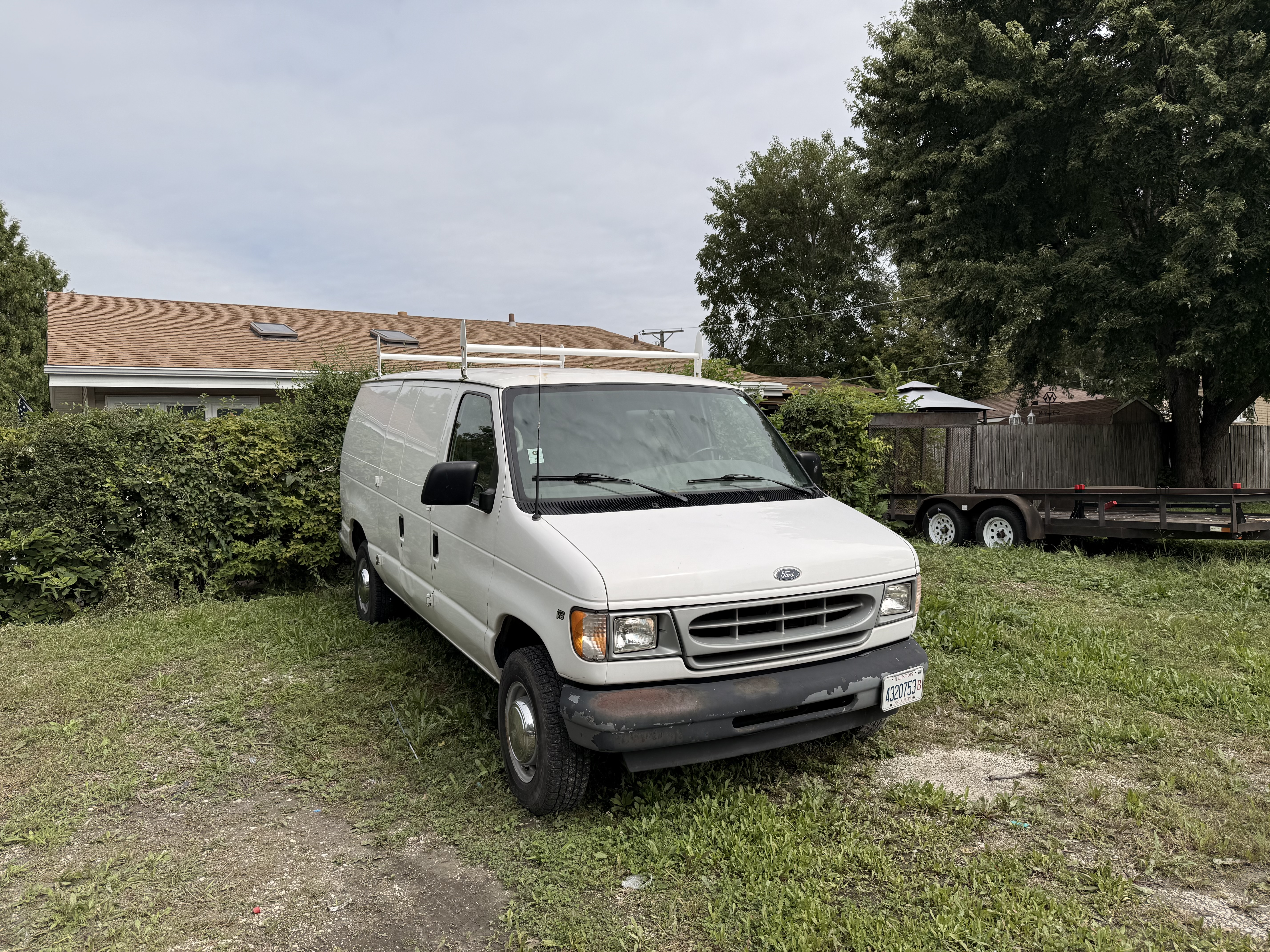 Used 2002 Ford E-250 and Econoline 250 RWD image 2