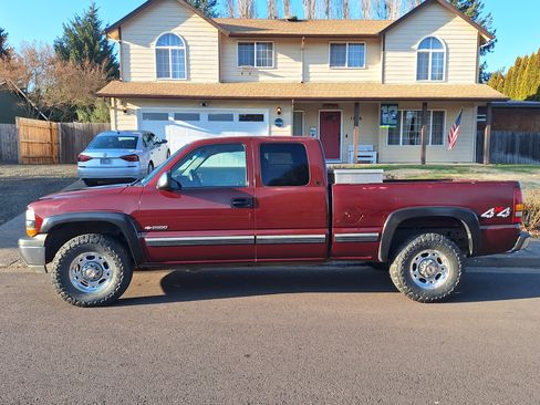 Used 2000 Chevrolet Silverado 2500 LS image 4