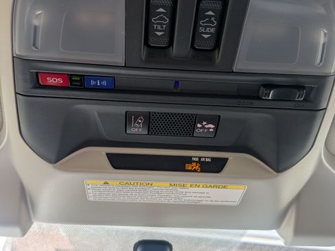 Used 2023 Subaru Crosstrek 2.5i Limited w/ Moonroof Package image 18