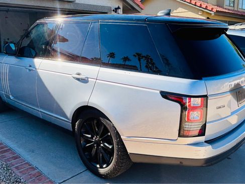 Used 2017 Land Rover Range Rover HSE image 2