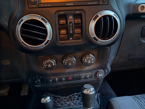 Used 2012 Jeep Wrangler Unlimited Sahara w/ Dual Top Group AWD/4WD image 9
