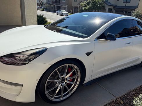 Used 2018 Tesla Model 3 Performance image 2