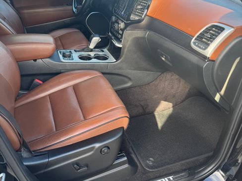 Used 2019 Jeep Grand Cherokee Summit w/ Skid Plate Group AWD/4WD image 12