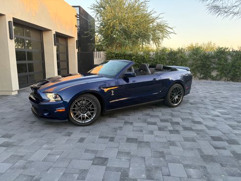 Used 2012 Ford Mustang Shelby GT500 w/ SVT Performance Pkg RWD image 6