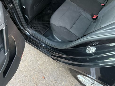 Used 2016 Volkswagen Golf S image 19