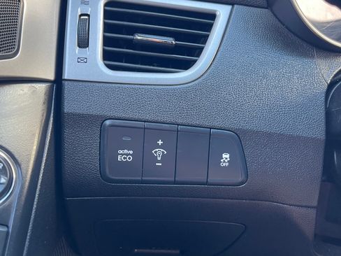 Used 2013 Hyundai Elantra Limited w/ Technology Pkg image 17
