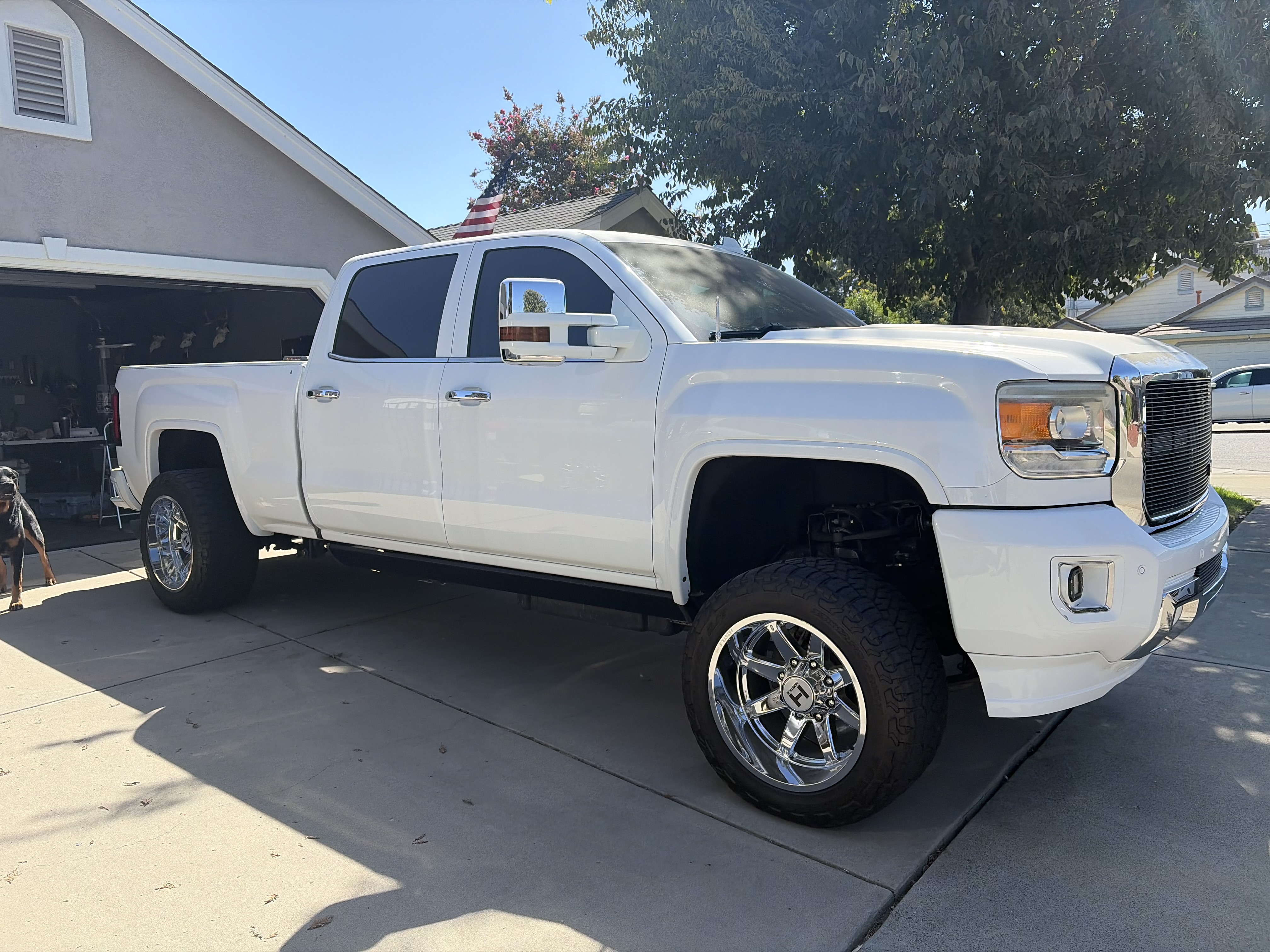 Used 2015 GMC Sierra 2500 Denali w/ Duramax Plus Package AWD/4WD image 6