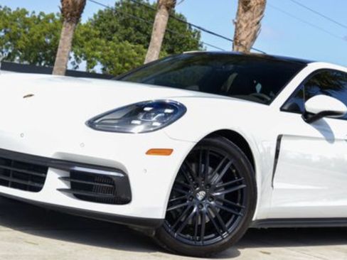 Used 2017 Porsche Panamera 4S image 18