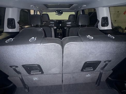 Used 2024 Jeep Grand Cherokee L Limited w/ Luxury Tech Group II RWD image 12
