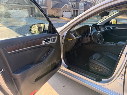 Used 2015 Hyundai Genesis 3.8 w/ Option Group 04 image 17