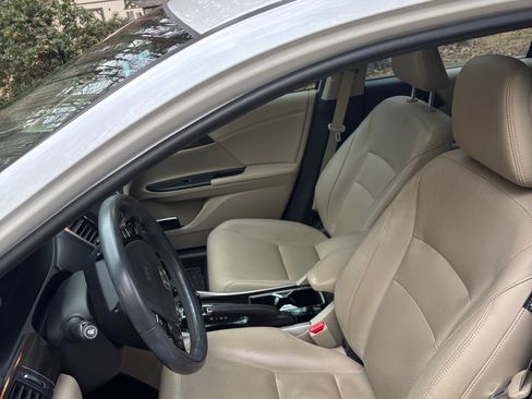 Used 2017 Honda Accord Touring image 10