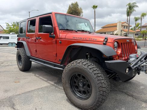 Used 2009 Jeep Wrangler Unlimited Rubicon w/ Dual Top Group AWD/4WD image 2