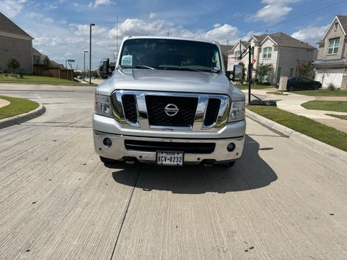 Used 2016 Nissan NV 3500 SL image 2
