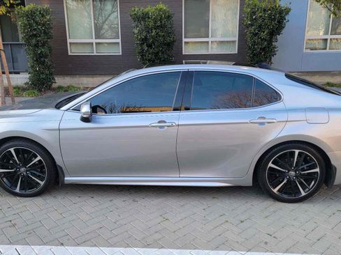 Used 2019 Toyota Camry XSE image 6
