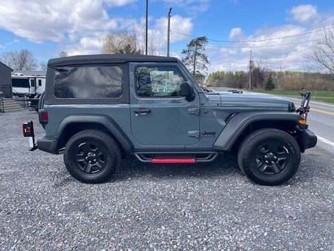 Used 2025 Jeep Wrangler Sport image 6