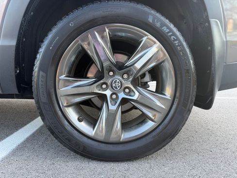 Used 2017 Toyota Highlander Limited Platinum AWD/4WD image 11