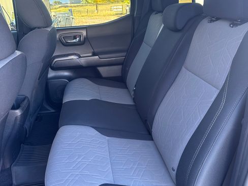 Used 2020 Toyota Tacoma TRD Sport image 17