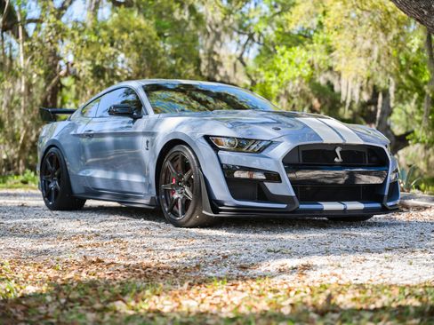 Used 2022 Ford Mustang Shelby GT500 w/ Carbon Fiber Track Pack image 4