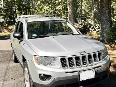 Used 2011 Jeep Compass Limited image 4