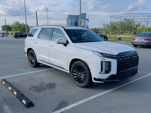 Used 2025 Hyundai Palisade Calligraphy image 2
