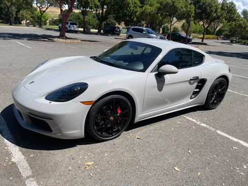 Used 2019 Porsche 718 Cayman S image 6