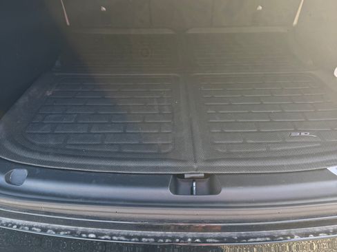 Used 2023 Tesla Model Y Performance image 14