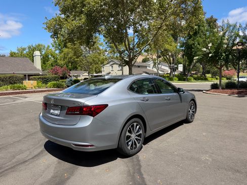 Used 2017 Acura TLX FWD image 6