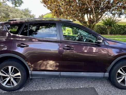 Used 2018 Toyota RAV4 XLE FWD image 5