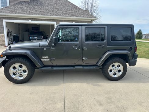 Used 2014 Jeep Wrangler Unlimited Sahara w/ Connectivity Group image 5